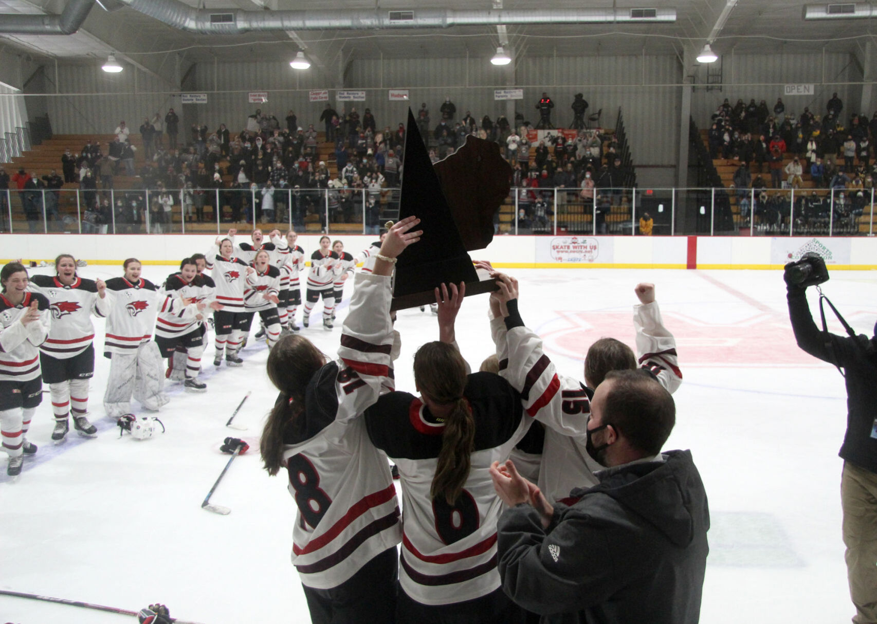 Girls Hockey State Championship: Chippewa Falls/Menomonie vs University School of Milwaukee in Wisconsin Rapids 2-20-21